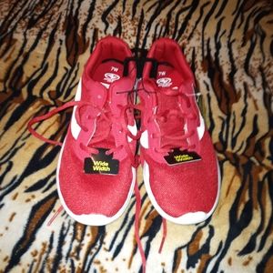 Athletic shoes from Walmart size 7w